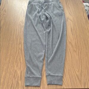ALO muse pants. Heather grey color. Size M.  Exc cond!matching top listed sep